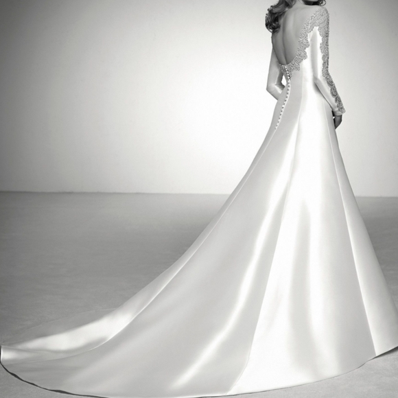 Wedding Dress w/ long sleeve from Nordstom. Plus size 22 - Picture 2 of 7